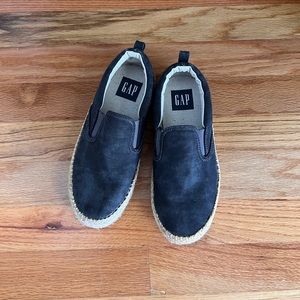Gap shoes for small boy. Size 2